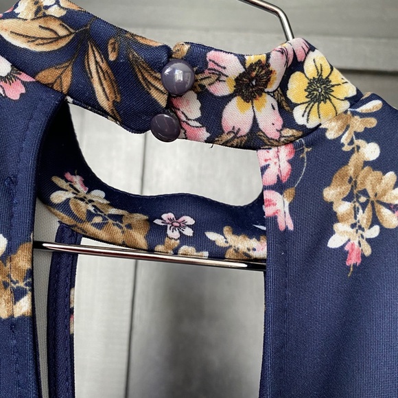 BlueFloral  Minidress - Picture 2 of 4